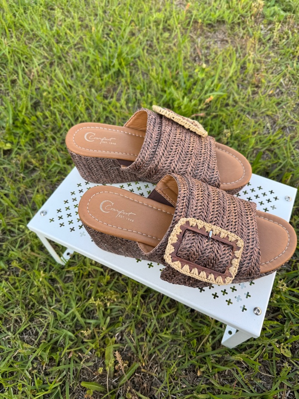 Comfort est 1946 Women Woven Wedge 3” Heel Brown Sandals Size 8  Wrapped Buckle